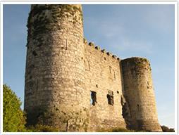 chhs study abroad castle ruins in ireland