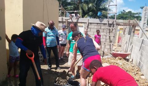 social work students working with residents in Dominican Republic