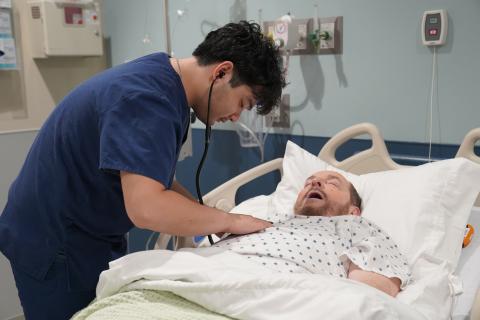 UNH nursing student participates in a simulation.