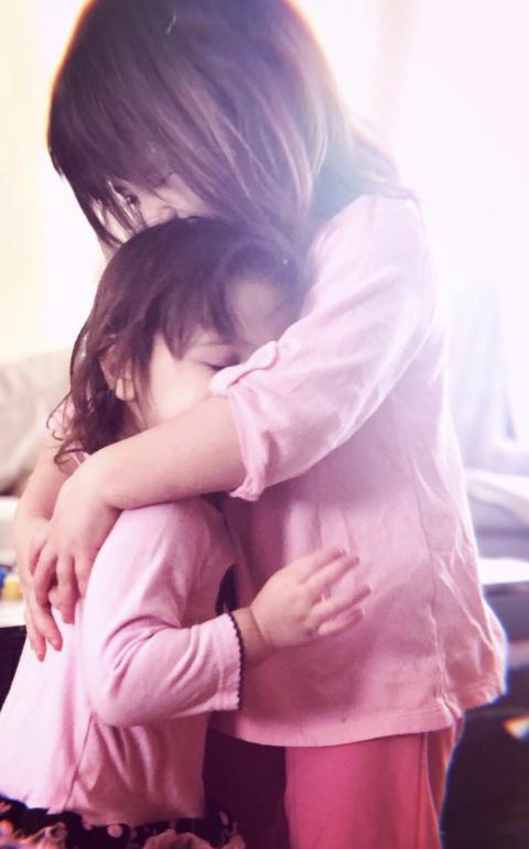 children hugging